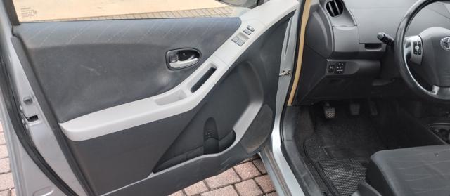 TOYOTA Yaris usata, con Servosterzo