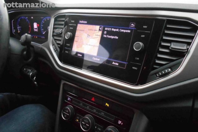 VOLKSWAGEN T-Roc usata, con USB