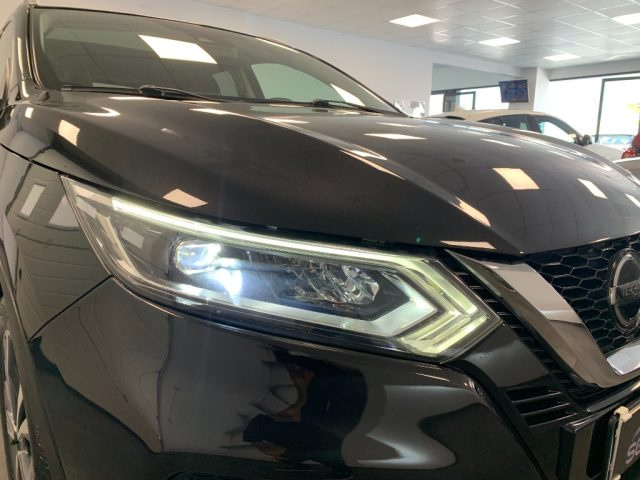NISSAN Qashqai usata, con Fari LED