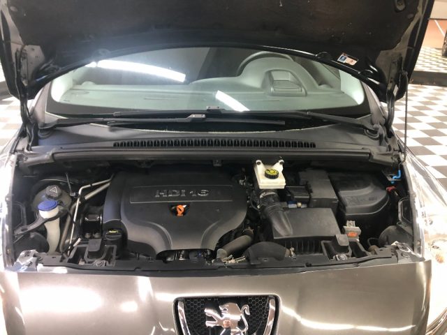 PEUGEOT 5008 usata, con Airbag testa