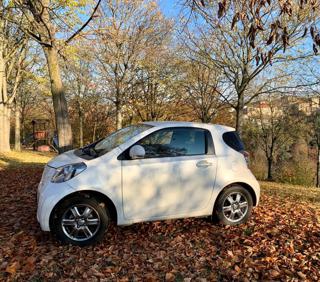 TOYOTA iQ usata, con Airbag
