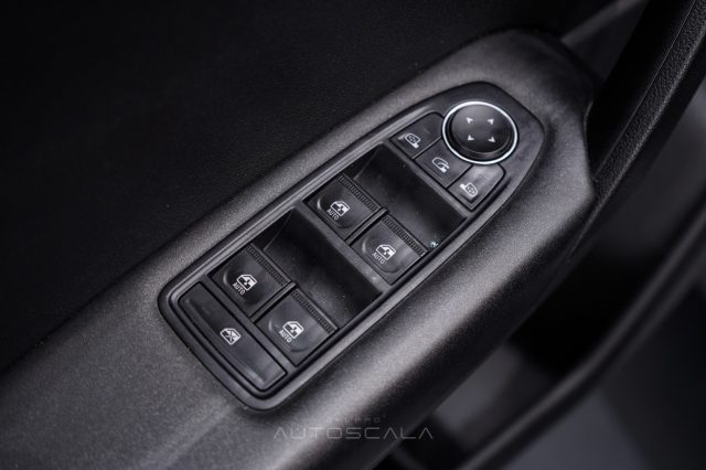RENAULT Captur usata, con Controllo automatico clima