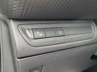 PEUGEOT 2008 usata, con Controllo automatico clima