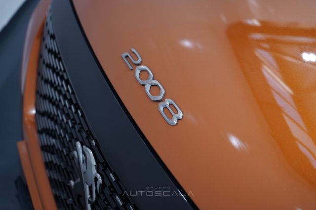 PEUGEOT 2008 usata, con Volante multifunzione