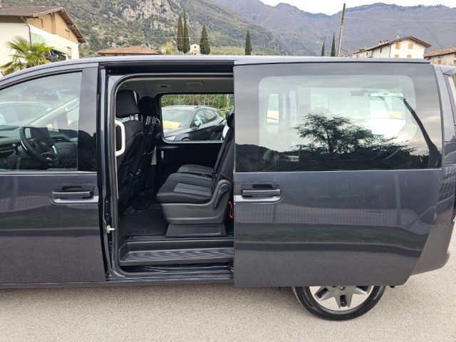 HYUNDAI Staria usata, con USB