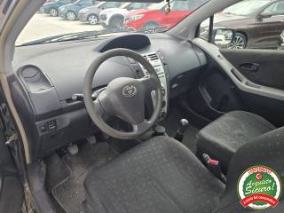 TOYOTA Yaris usata 7