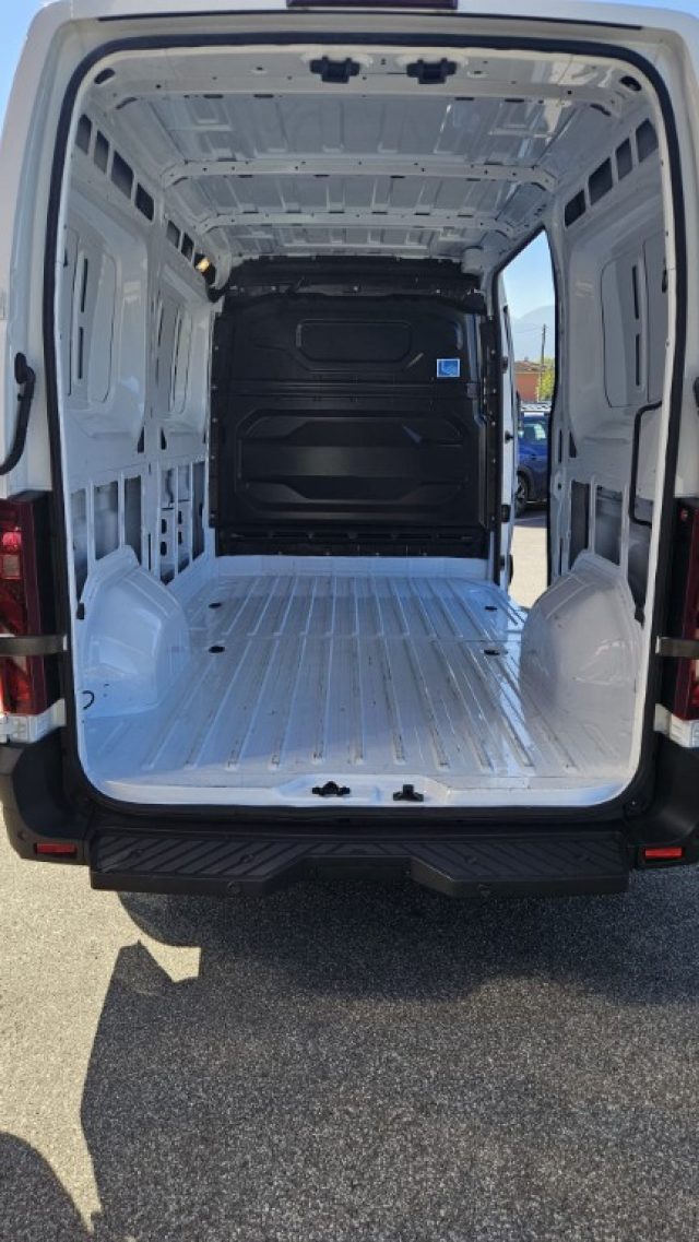 NISSAN Interstar usata, con Sensore di luce