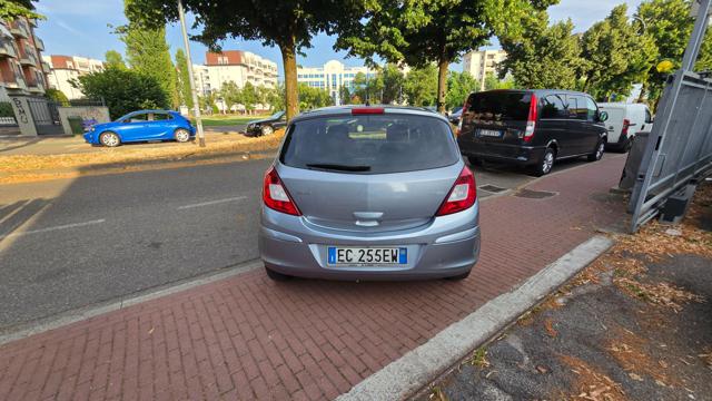 OPEL Corsa usata, con Autoradio