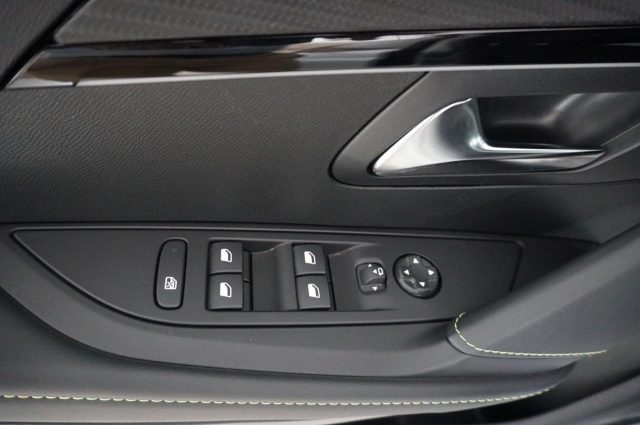 PEUGEOT 208 usata, con Sedili sportivi