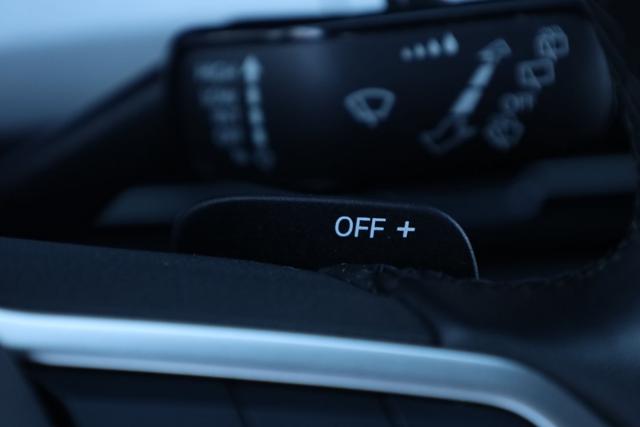 VOLKSWAGEN Golf usata, con Airbag testa
