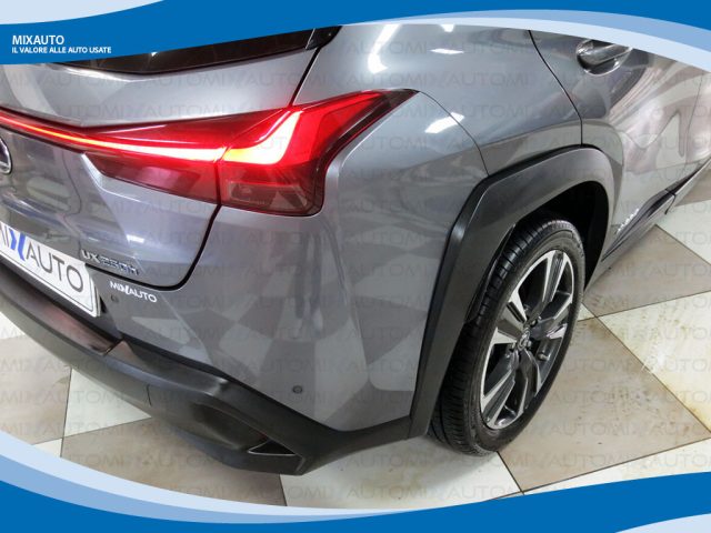 LEXUS UX 250h usata, con ESP