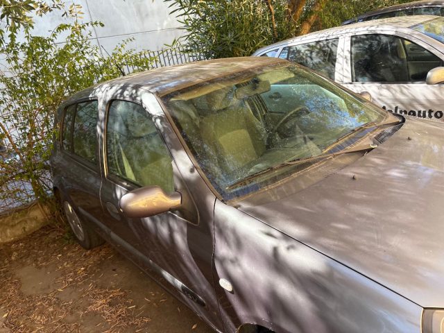 RENAULT Clio usata, con Specchietti laterali elettrici