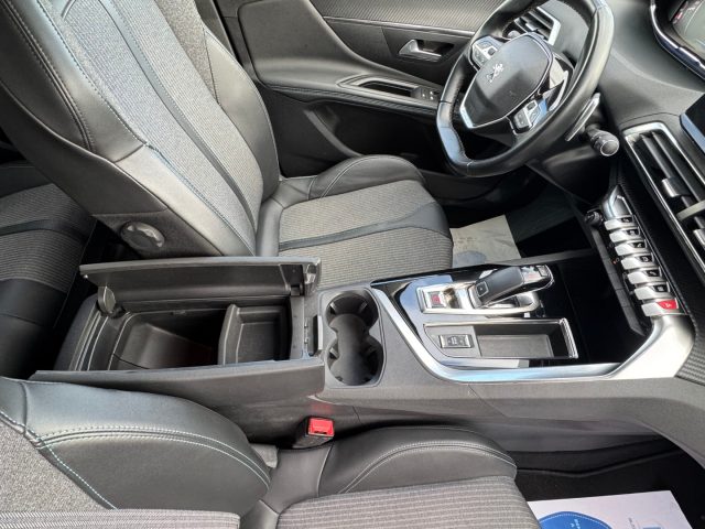 PEUGEOT 3008 usata, con Leve al volante