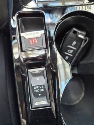 PEUGEOT 2008 usata, con Sistema di navigazione