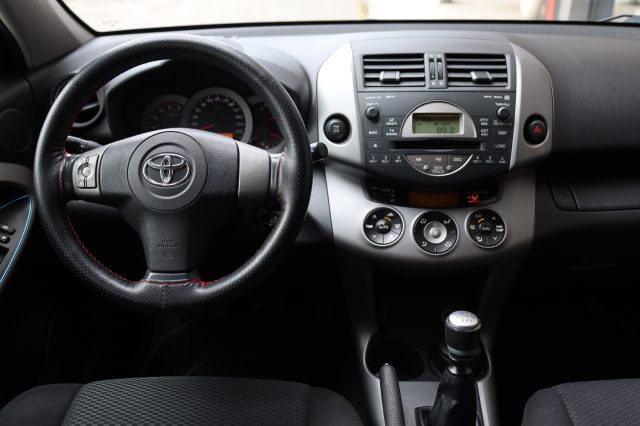 TOYOTA RAV 4 usata, con Vetri oscurati