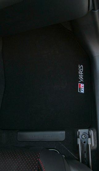 TOYOTA Yaris usata 39