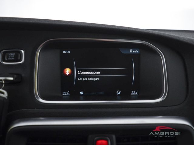 VOLVO V40 Cross Country usata 14