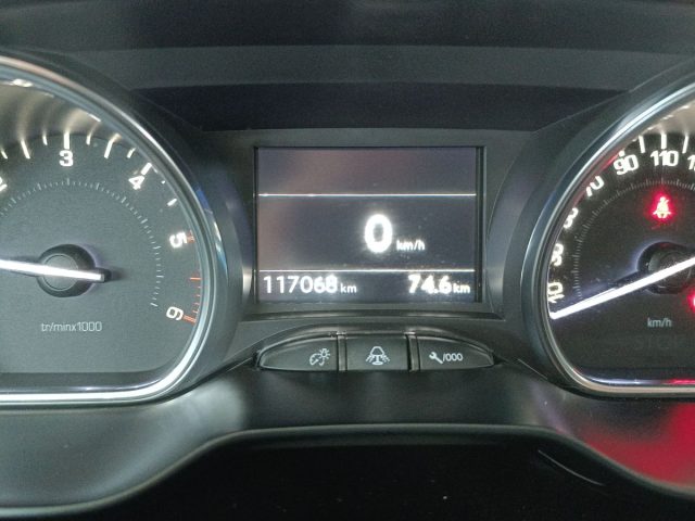 PEUGEOT 2008 usata, con Sedile posteriore sdoppiato