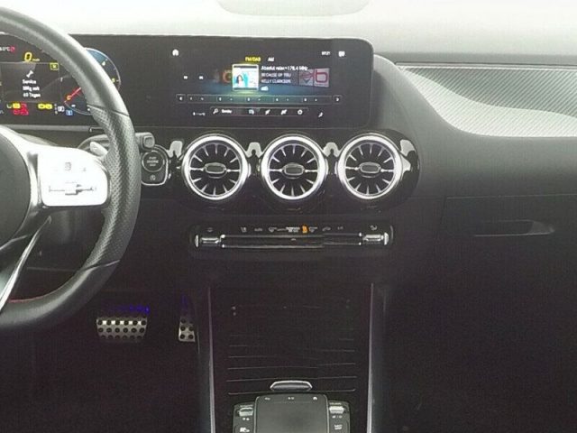 MERCEDES-BENZ GLA 220 usata, con Autoradio