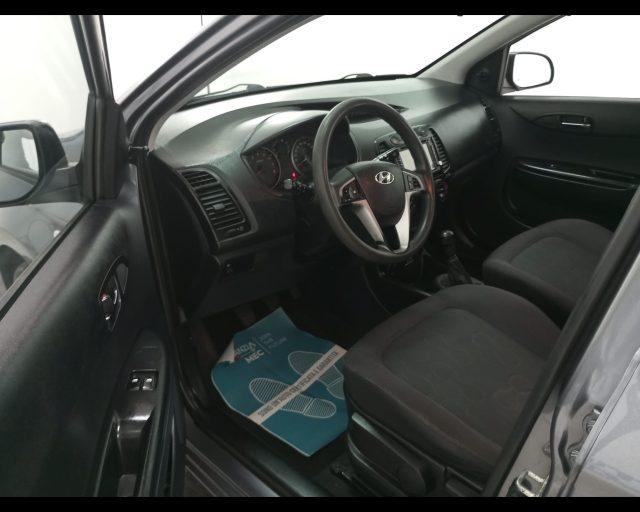 HYUNDAI i20 usata, con Sedile posteriore sdoppiato