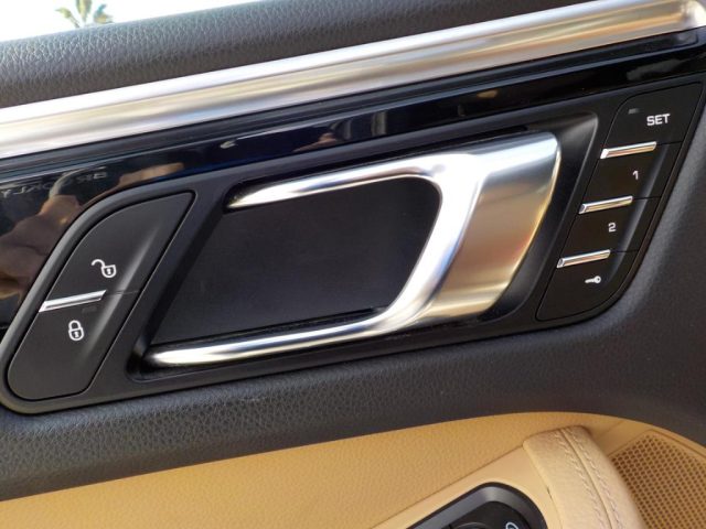 PORSCHE Macan usata, con MP3