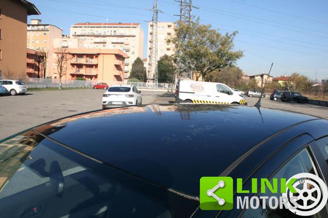 TOYOTA Yaris usata 18