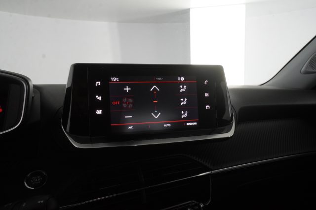 PEUGEOT 2008 usata 17