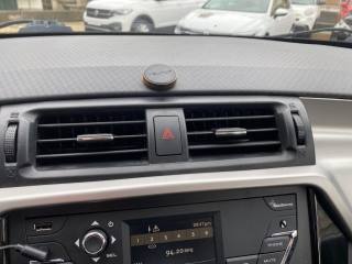 MAHINDRA KUV100 usata, con Specchietti laterali elettrici