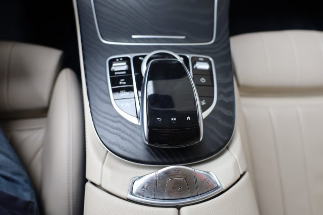 MERCEDES-BENZ E 220 usata, con Sistema di avviso di distanza