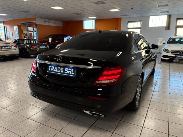 MERCEDES-BENZ E 200 usata, con Autoradio