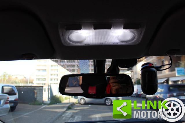 TOYOTA Yaris usata 28