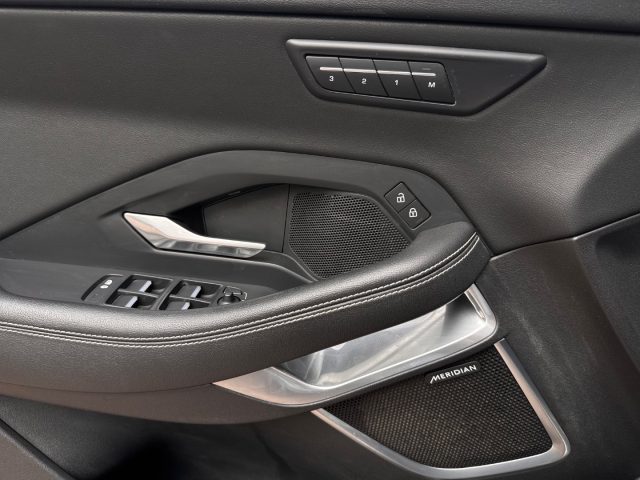 JAGUAR E-Pace usata, con Autoradio digitale