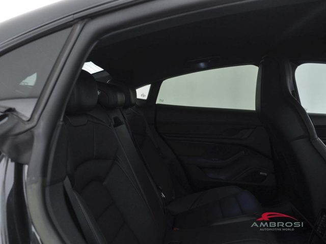 PORSCHE Taycan usata 10