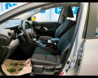 TOYOTA Yaris usata, con Fari LED