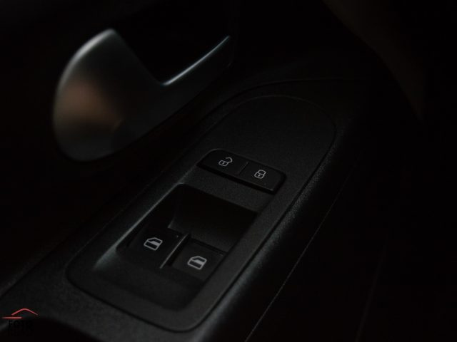 VOLKSWAGEN up! usata 34