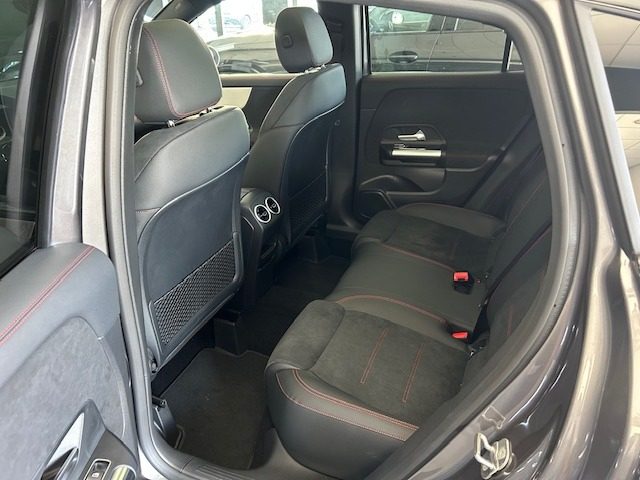 MERCEDES-BENZ GLA 200 usata, con Fari LED