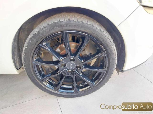 RENAULT Clio usata, con Sedile posteriore sdoppiato