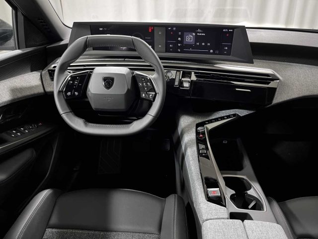 PEUGEOT 5008 usata, con Fari LED