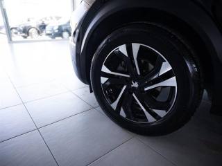 PEUGEOT 2008 usata, con Volante multifunzione