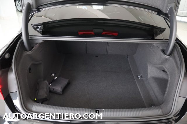 AUDI A4 usata, con Luci diurne