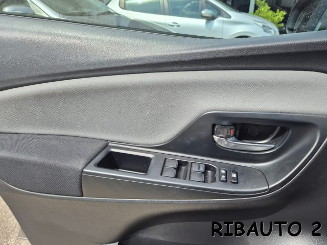 TOYOTA Yaris usata, con Isofix