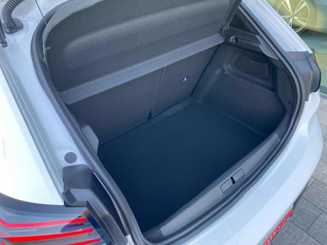 PEUGEOT 208 usata, con Sedile posteriore sdoppiato