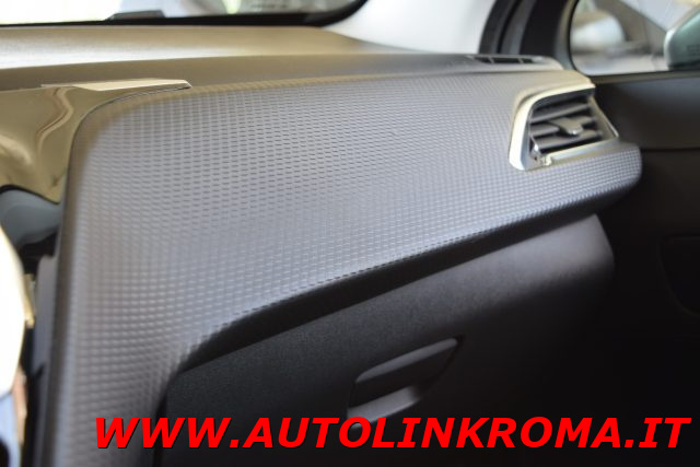 PEUGEOT 2008 usata, con Sensori di parcheggio posteriori