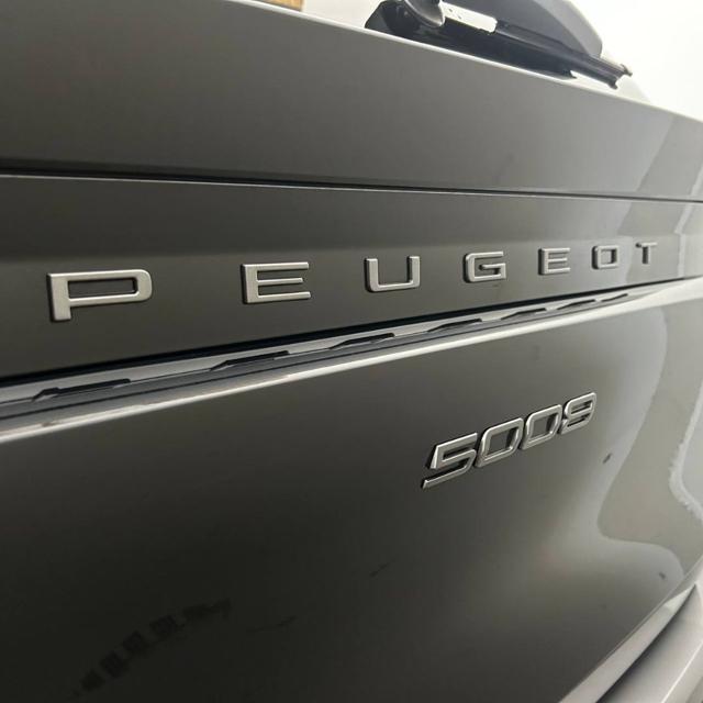 PEUGEOT 5008 usata, con Sensori di parcheggio anteriori