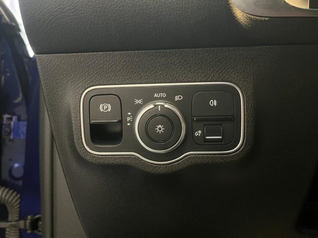 MERCEDES-BENZ GLB 200 usata, con Climatizzatore