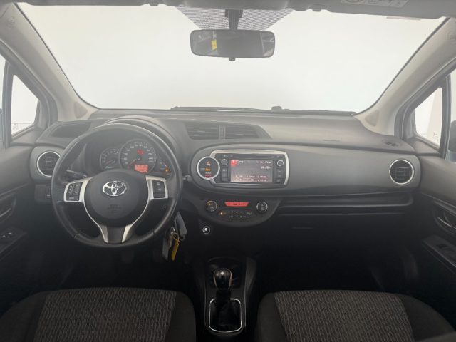 TOYOTA Yaris usata 9