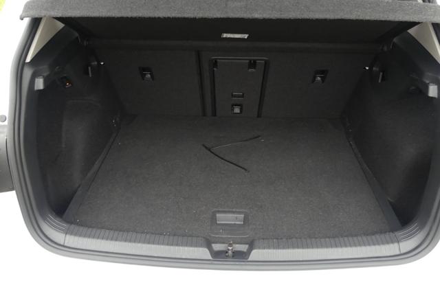 VOLKSWAGEN Golf usata, con Isofix