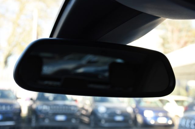 PEUGEOT 208 usata, con Volante multifunzione