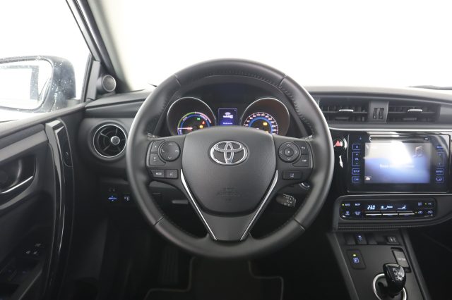 TOYOTA Auris usata 5