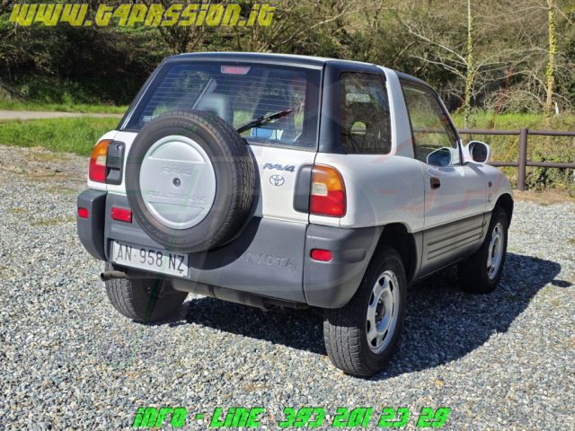 TOYOTA RAV 4 MY23 usata, con Sedile posteriore sdoppiato